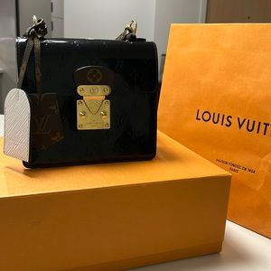 Louis Vuitton bag, comes with dust bag and box